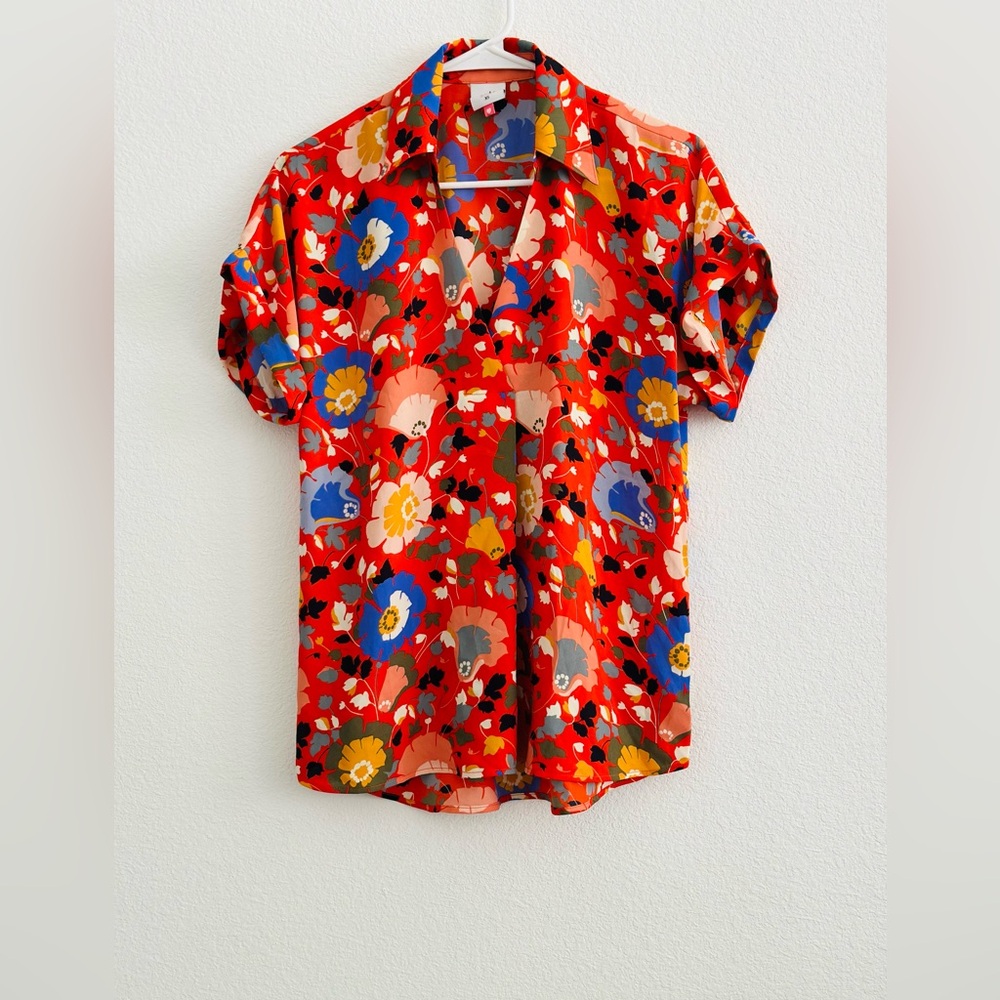 Colorful Floral top with short sleeves